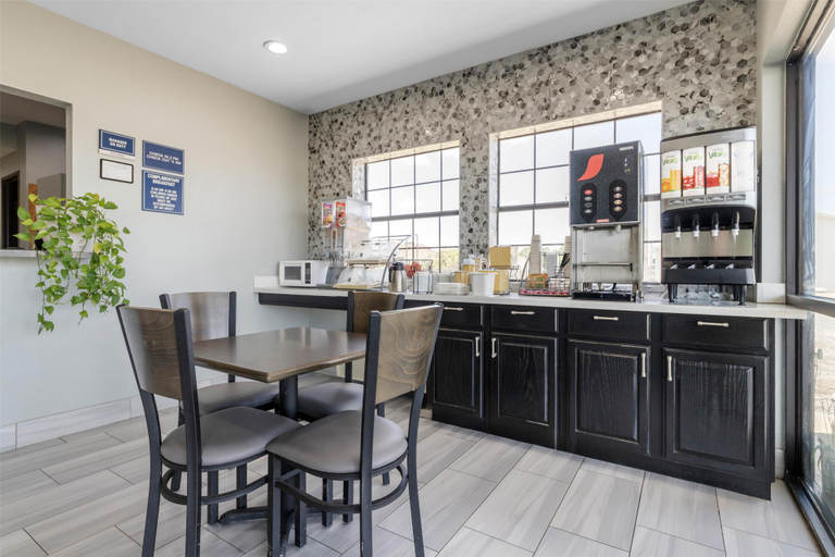 Food & Drinks 5, SureStay by Best Western McAlester, Pittsburg