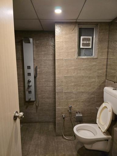 Bathroom 5, Weekend Address, Surat