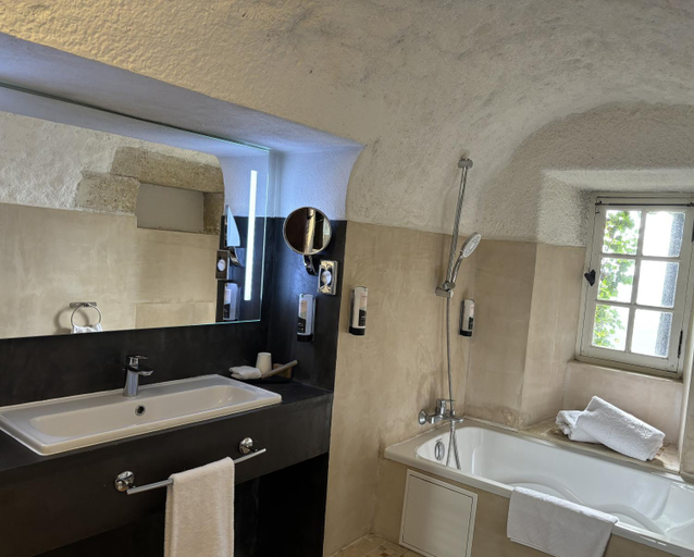 Bathroom 5, Abbaye de Sainte Croix Hotel, Bouches-du-Rhône