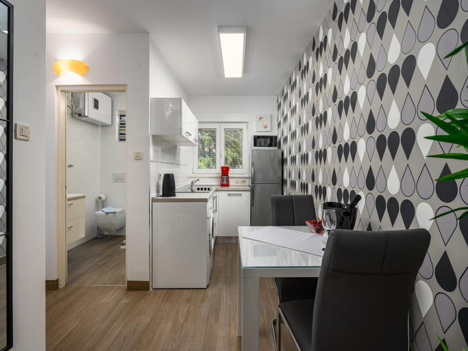 2, Apartment in Porec near Sand Beach, Poreč