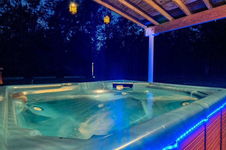 Sport & Beauty 3, Uhost AI | Sleeps 15 Firepit Game Haven, Lake