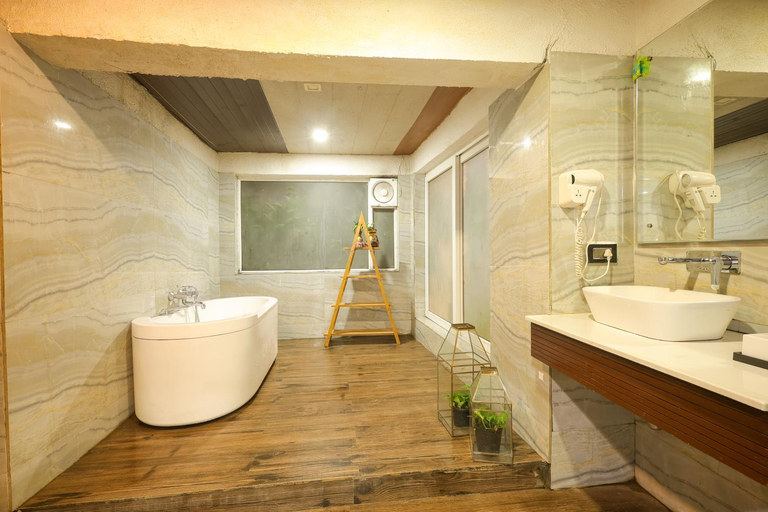 Bathroom 3, Nanau Luxury Resort and Spa, Nainital