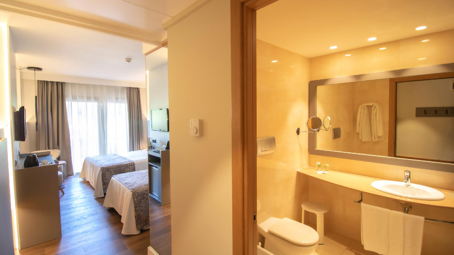 Bathroom 5, Golden Bahia de Tossa & Spa 4* Sup., Girona