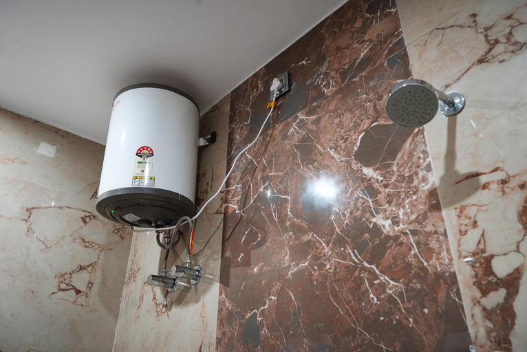 Bathroom 4, Madpackers Rishikesh, Garhwal