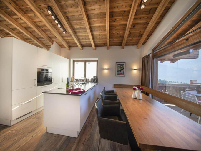 Kitchen 3, Luxury Chalet with Ski Access, Zell am See