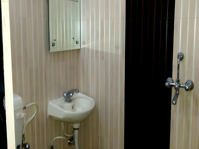 Bathroom 4, Hotel Blue Heaven, Agra