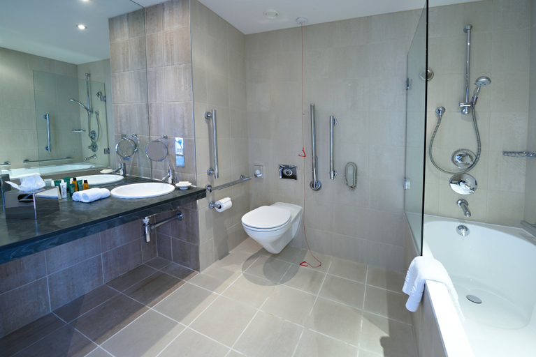 Bathroom 5, THE MANCHESTER DEANSGATE HOTEL by IHG, Manchester
