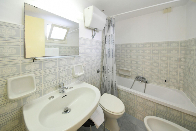 Bathroom 3, Villa Diana Rooms, Napoli