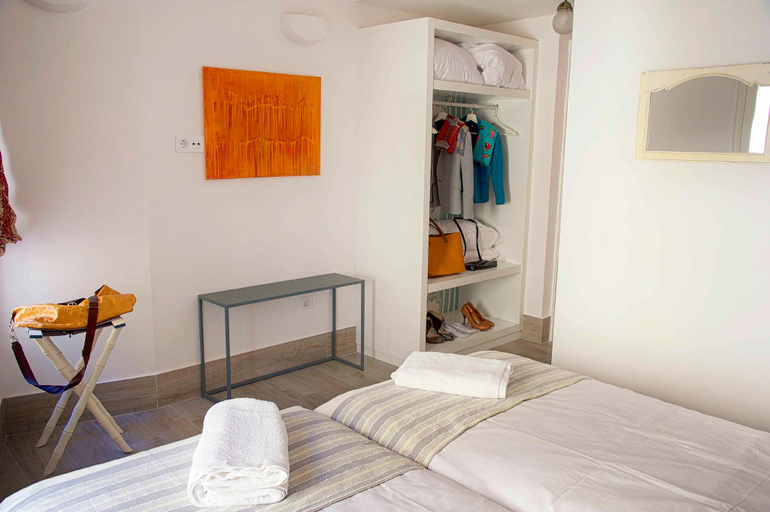Bedroom 5, Overland Suites Catedral Luxury Apartments, Sevilla