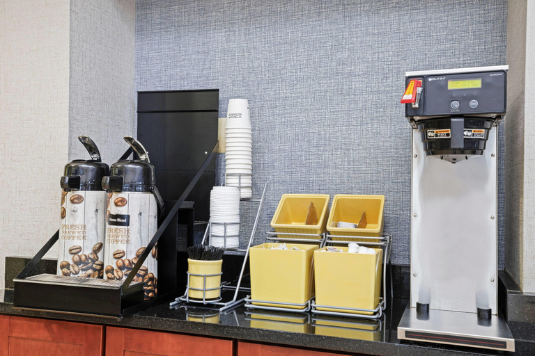 Food & Drinks 5, Days Inn by Wyndham Utica, Oneida