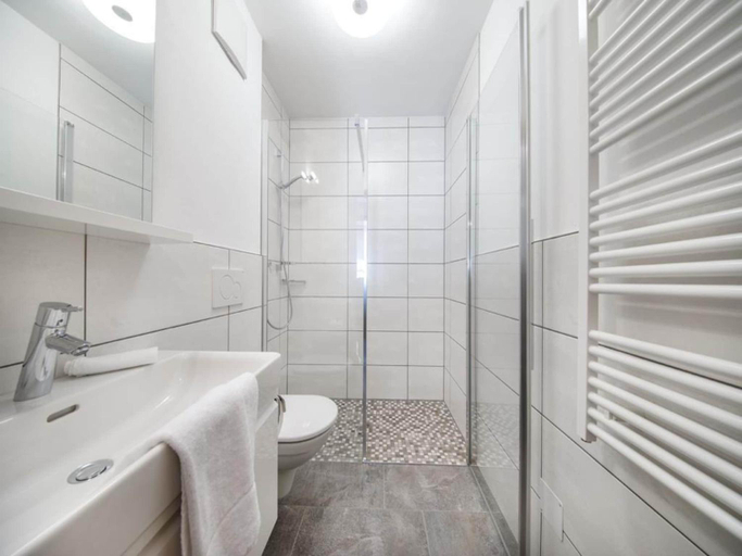 Bathroom 4, Chalet Stay near Krimml Waterfalls, Zell am See