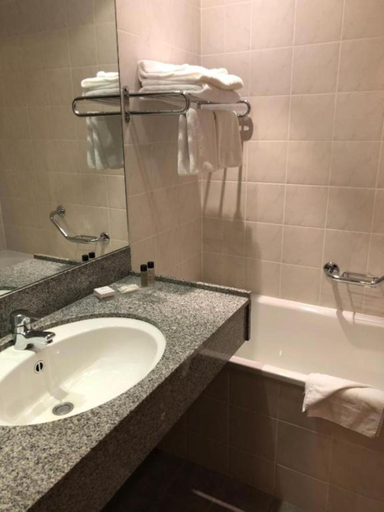 Bathroom 3, Maldron Hotel, Newlands Cross, Dublin