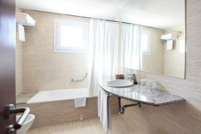 Bathroom 4, Prestige Victoria, Girona