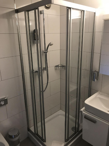 Bathroom 3, Gasthaus 210, Zürich