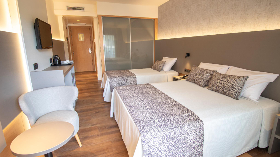 Bedroom 3, Golden Bahia de Tossa & Spa 4* Sup., Girona