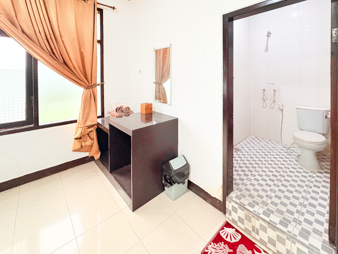 Bedroom 2, RedDoorz near Jawa Timur Park 1, Malang