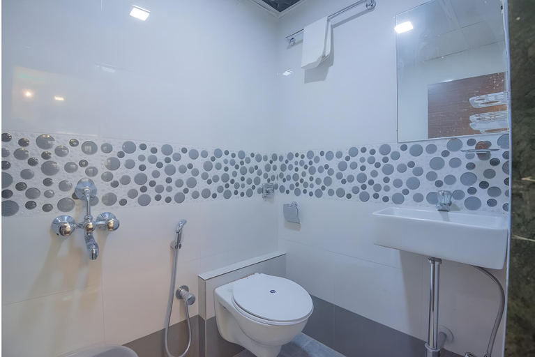 Bathroom 4, Hotel Golden galaxy, Mumbai Suburban