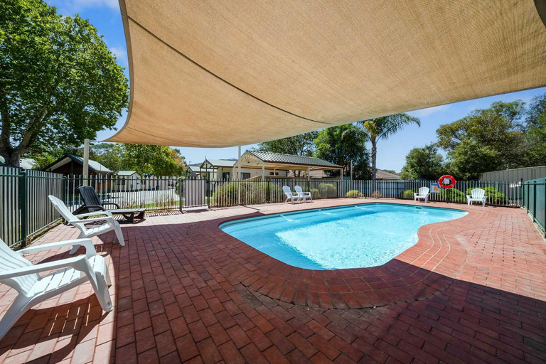 Sport & Beauty 3, Albury Holiday Park, Albury
