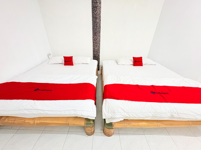Bedroom 4, RedDoorz near Jawa Timur Park 1, Malang