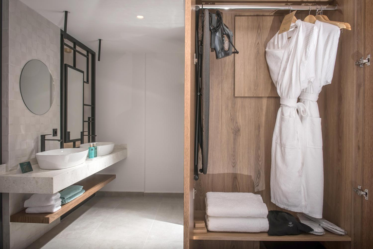 Bathroom 5, Noble Hotel & Suites - Adults Only, Crete