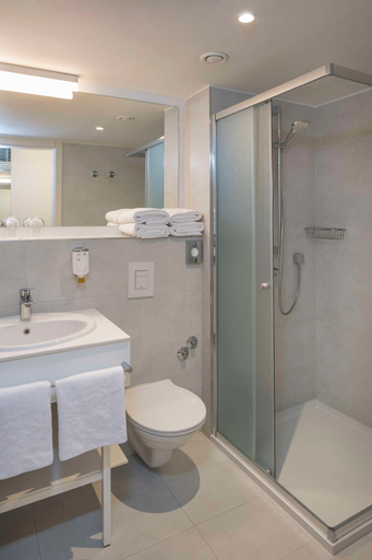 Bathroom 5, Hotel Park Punat managed by Falkensteiner, Punat
