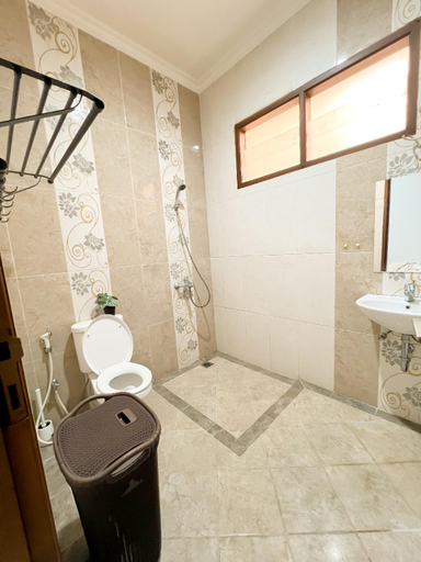 Bathroom 2, Durti Indah Homestay, Jakarta Selatan