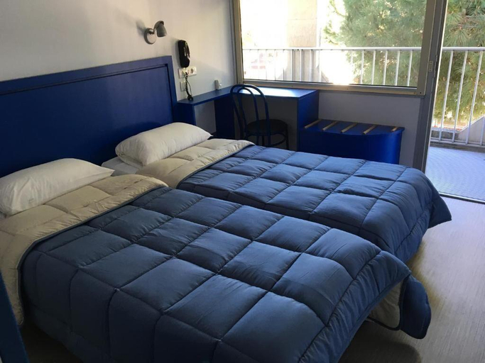 Bedroom 2, Hotel Les Rives Bleues, Hérault