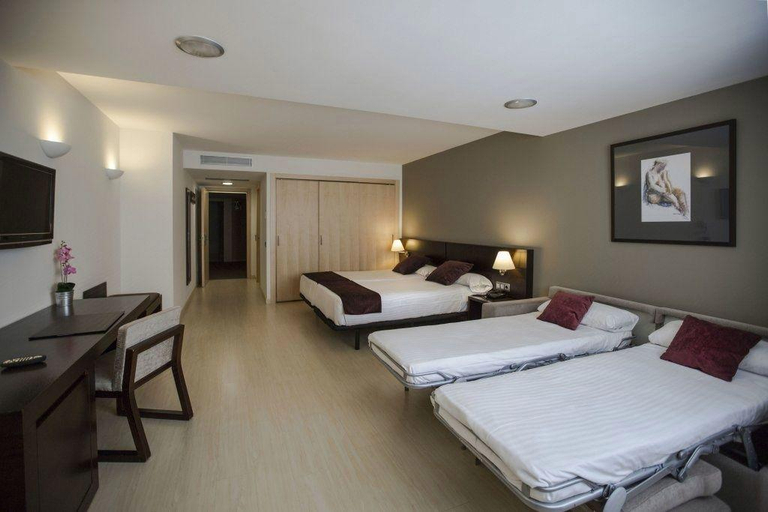 Bedroom 3, Yomo Centric