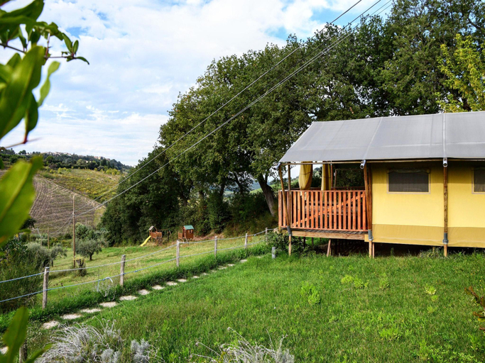5, Apartment in Marche with Pool near Adriatic, Fermo