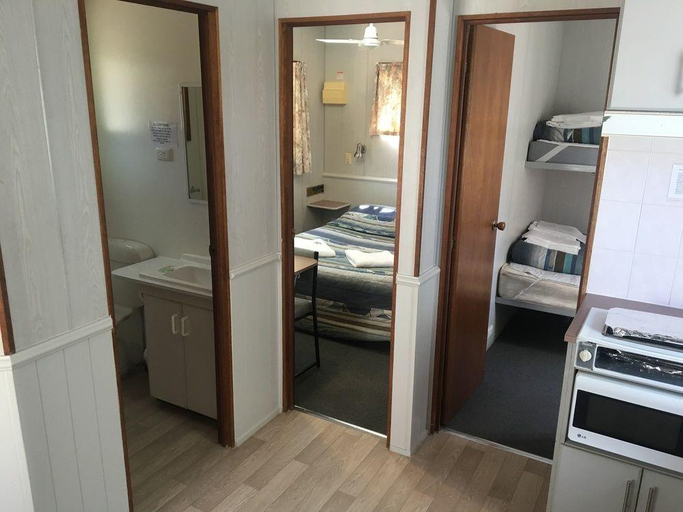 Bedroom, Albury Holiday Park, Albury