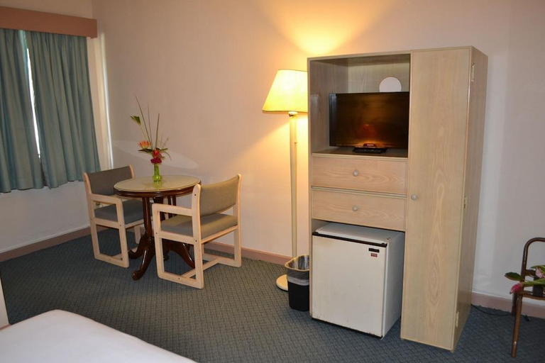 Bedroom 2, West Plaza Desekel