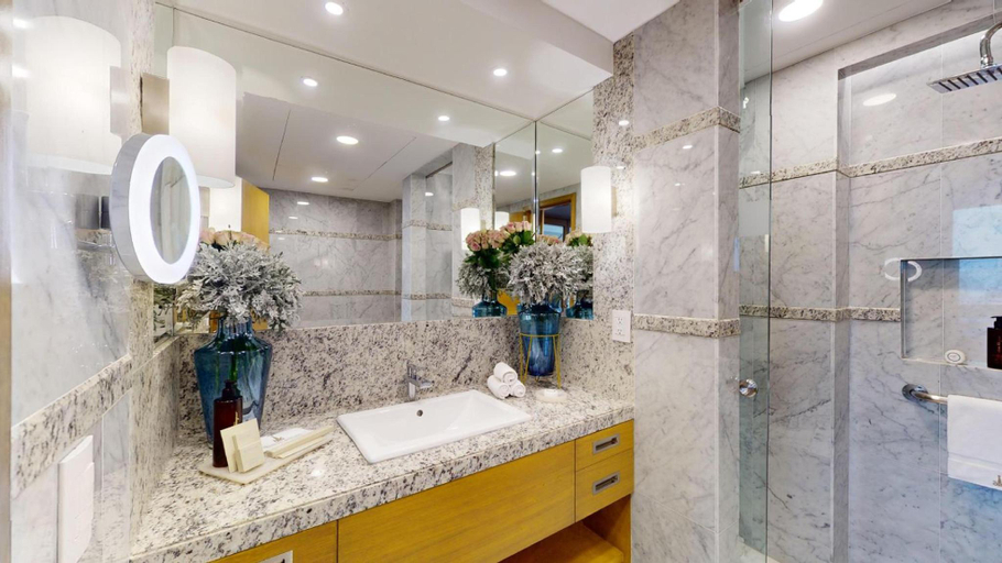 Bathroom 5, Hotel Dell'Opera, Venezia