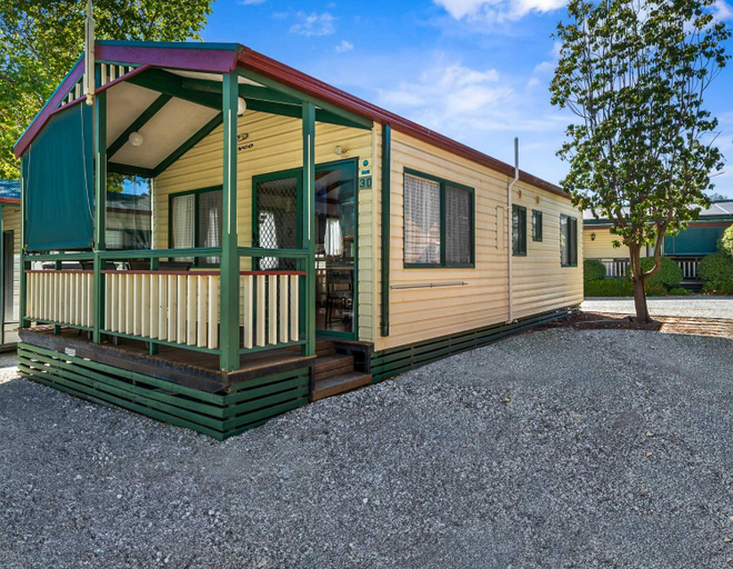 Exterior & Views 1, Albury Holiday Park, Albury