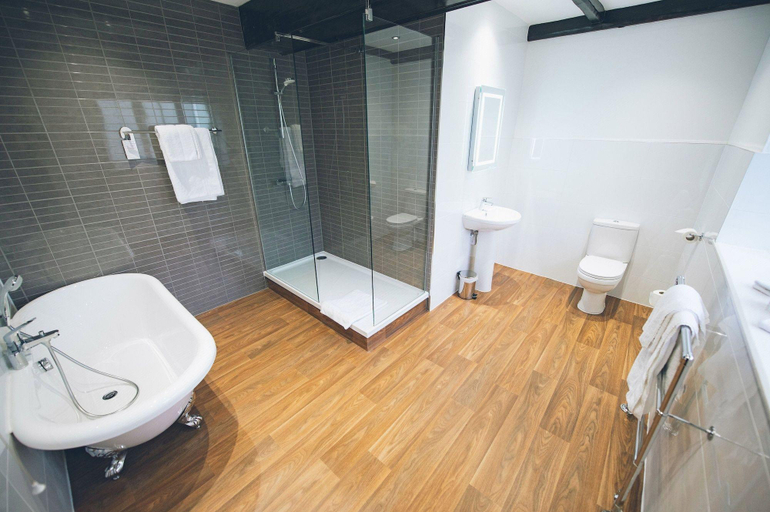 Bathroom 3, Cwrt Bleddyn Hotel & Spa, Monmouthshire