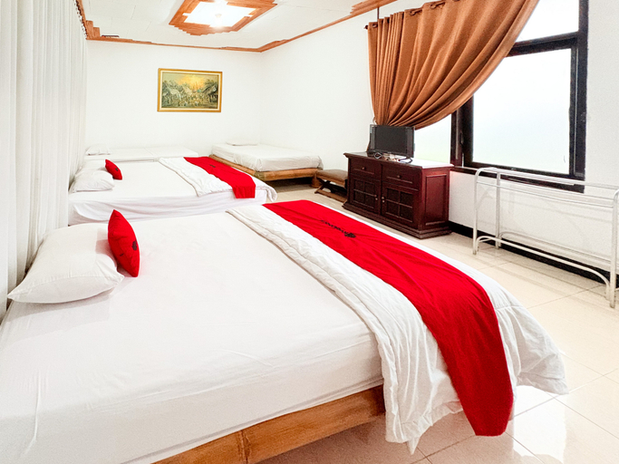 Bedroom 3, RedDoorz near Jawa Timur Park 1, Malang