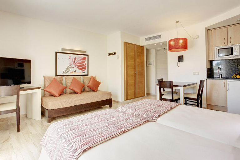 Bedroom 3, Grupotel Alcudia Suite, Baleares