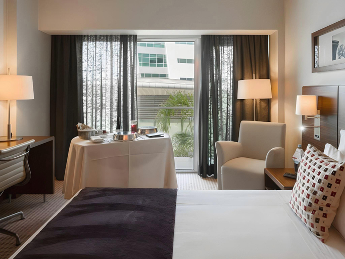 Bedroom 3, LAGOAS PARK HOTEL, Oeiras