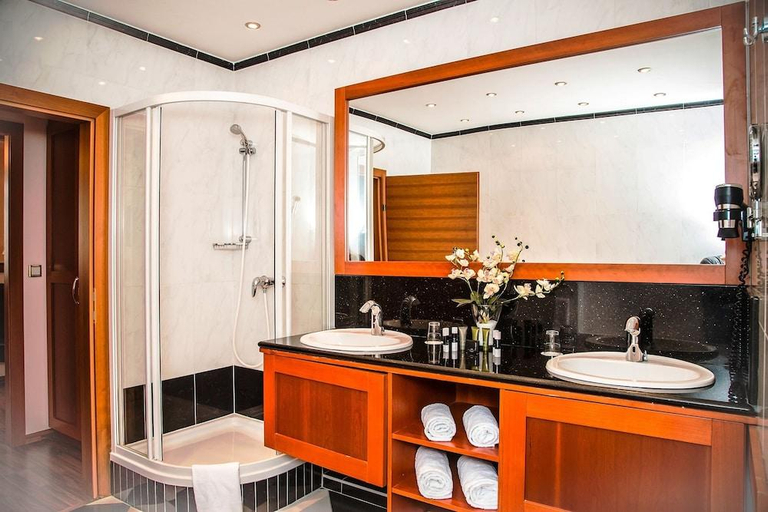 Bathroom 4, Hotel Corvinus, Wien