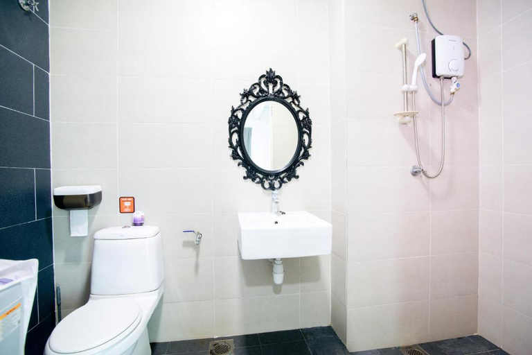 Bathroom 5, Seremban Spacious Sweet Home 15-19paxs, Seremban