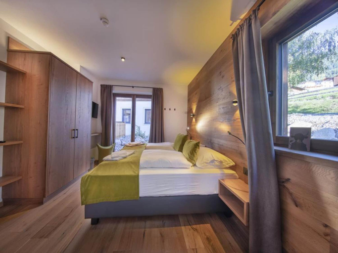 Bedroom 3, Alpine Chalet with Ski-In Access, Zell am See