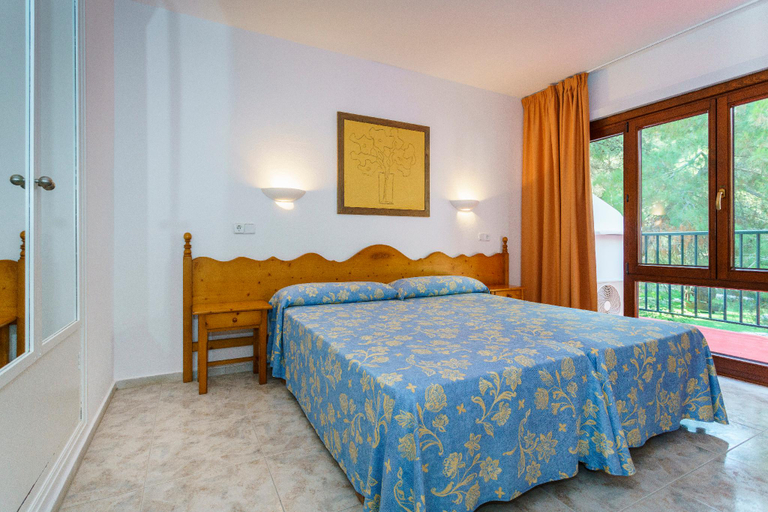 Bedroom 2, Hotel-Apartamentos Sol Parc, Baleares