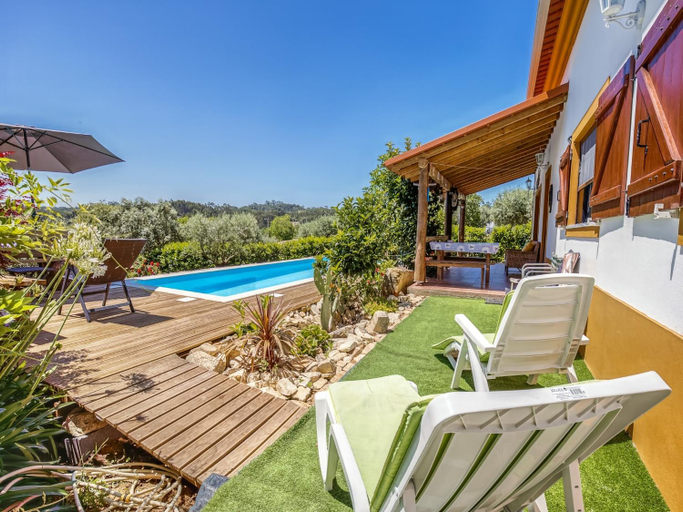 Sport & Beauty 2, Carcavelos Villa with Pool, Soure