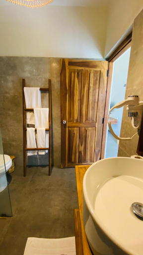 Bathroom, Oruwa Boutique Villas, Pothuvil