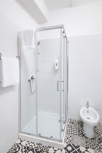 Bathroom 4, Hotel Aurelia, Milano