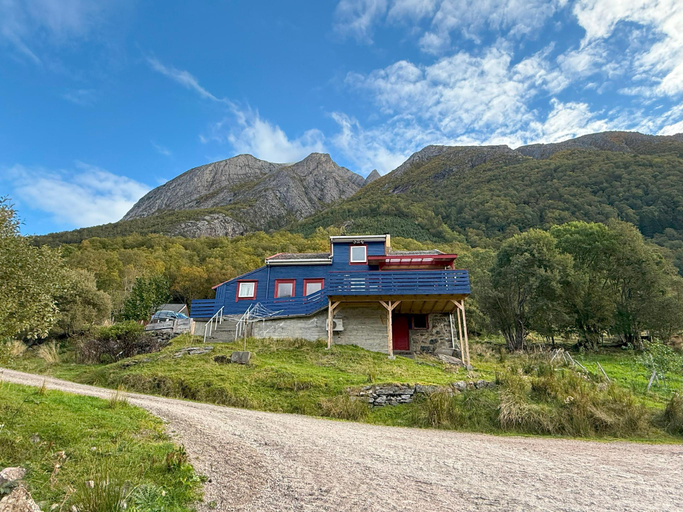 5, Spacious house, with boat, in beautiful landscape, Tustna
