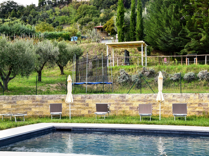 3, Apartment in Marche with Pool near Adriatic, Fermo