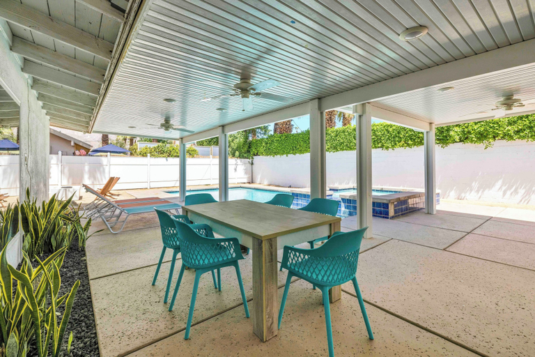 Outdoor dining, Vista Lux Hideaway, Riverside
