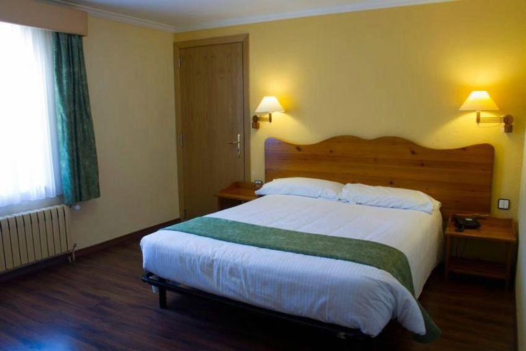 Bedroom 3, Hotel Vall de Nuria, Girona
