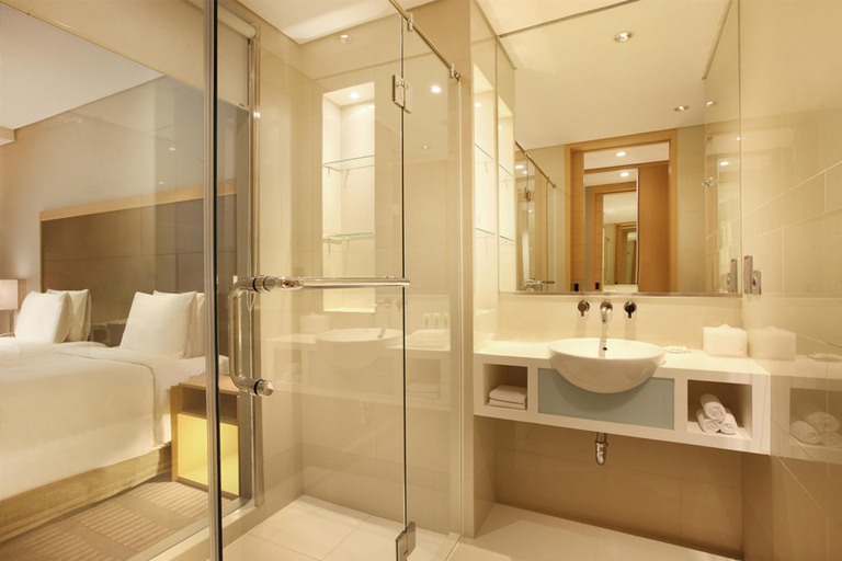 Bathroom 5, DoubleTree by Hilton Jakarta Kemayoran, North Jakarta