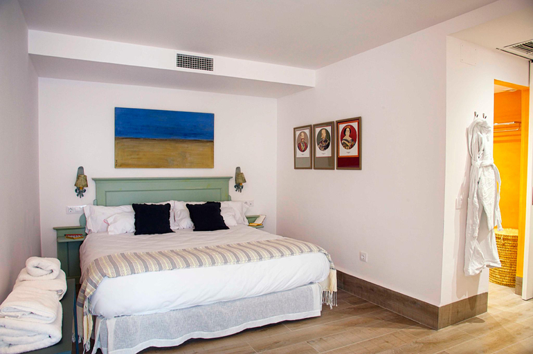 Bedroom 4, Overland Suites Catedral Luxury Apartments, Sevilla